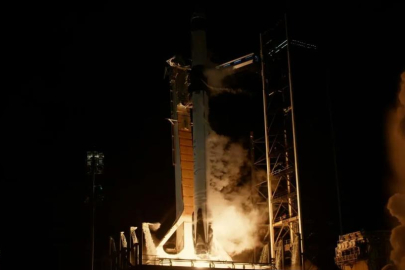 SpaceX Falcon-9 roketiyle Dragon uzay aracını başarıyla fırlattı, 4 mürettebat yola çıktı