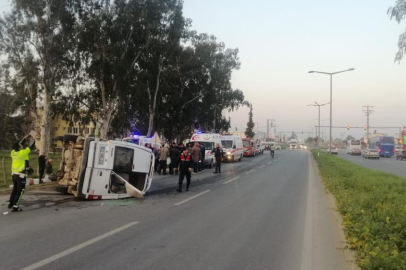 Tarsus'ta minibüs ile kamyonet çarpıştı 6 kişi yaralandı