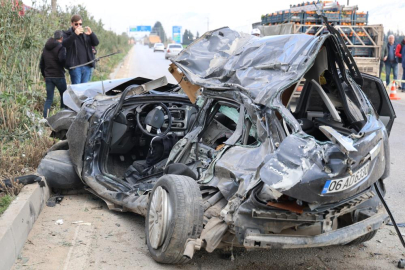 Adana'da Ford marka otomobil hurda yığınına döndü