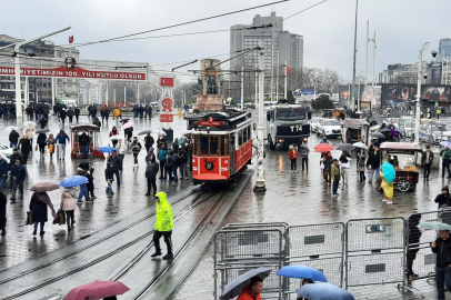 İstanbul'da Dünya Kadınlar Günü Etkinlikleri İçin Güvenlik Önlemleri: M2 Metro İstasyonları Kapatıldı