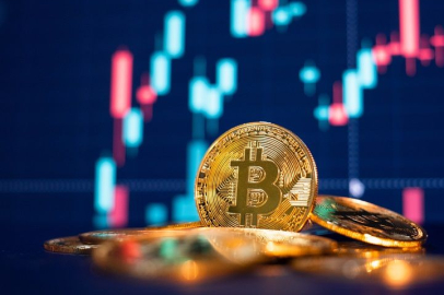 Bitcoin 100.000 dolar eşiğini aşarak yeni rekor kırdı