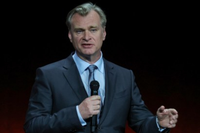 Christopher Nolan'ın Oppenheimer'dan Kazancı Hollywood'u Sarsıyor: Yönetmen Yıldızları Geride Bıraktı