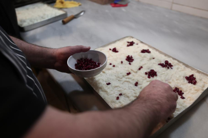 Ramazanın vazgeçilmez lezzeti güllaç, tezgahlarda yerini aldı