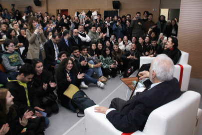 Prof. Dr. İlber Ortaylı, İstanbul Üniversitesi'nde "İletişim Penceresinden 100 Yıl" Seminerinde Öğrencilerle Buluştu