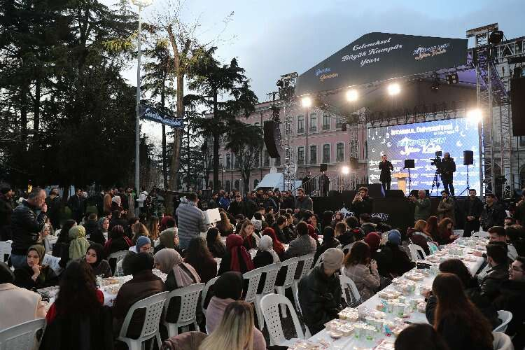 istanbul üniversitesi iftar