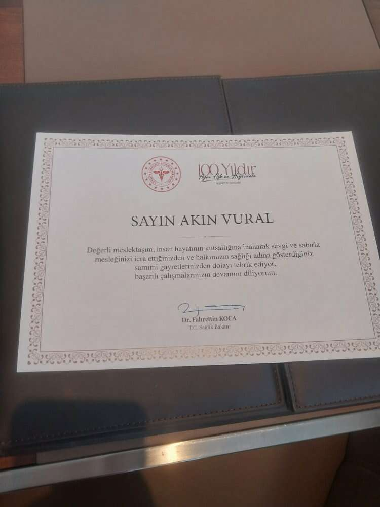 Akın Vural'a 'Yılın Doktoru' ünvanı verildi 3