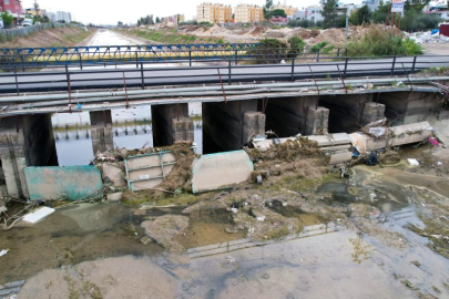 Adana'da sulama kanallarına moloz ve çöp atan vatandaşlar kirliliğe neden oluyor