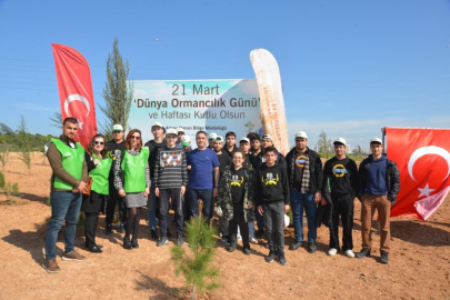 Adana'da Öğrenciler 'Geleceğe Nefes' fidan dikme etkinliğinde bir araya geldi