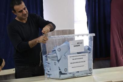 Adana'da oy kullanma işlemi tamamlandı, sandıklarda oy sayımı başladı