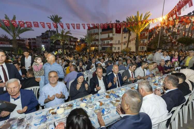 Mersin Büyükşehir Belediye Başkanı Vahap Seçer