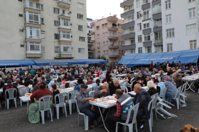 Ceyhan halkı Kadir Gecesi’nde ortak iftarda buluştu