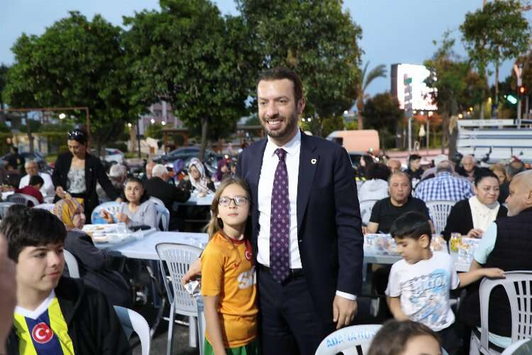 Ceyhan halkı Kadir Gecesi’nde ortak iftarda buluştu 2