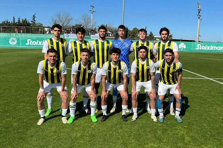 Süper Kupa Heyecanı Galatasaray - Fenerbahçe Karşılaşması bu akşam! Galatasaray tam kadro, Fenerbahçe U19'la! 2