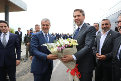 Enerji Bakanı Bayraktar, Hatay'a ziyaret ederek bayram kutlamaları gerçekleştirdi