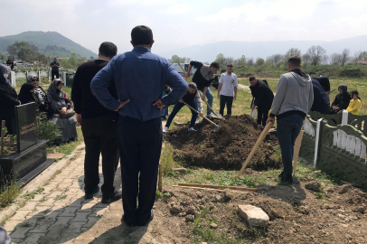 Aile katliamı yapan şahıs cenaze namazı kılınmadan defnedildi