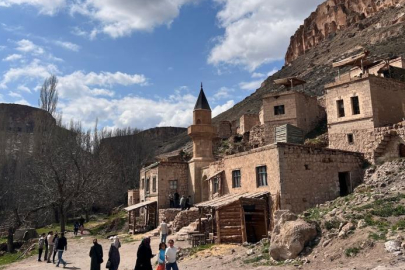 Kayseri'nin Soğanlı Vadisi bayram tatilinde ziyaretçi akınına uğradı