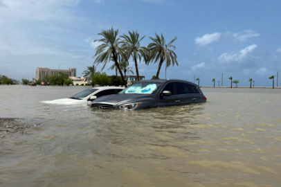 Dubai'yi sel aldı