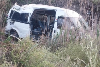 Hatay'da tarım işçilerini taşıyan minibüs kaza yaptı