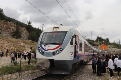 Adana Portakal Çiçeği Karnavalı'nda gezi treni etkinliği büyük ilgi gördü