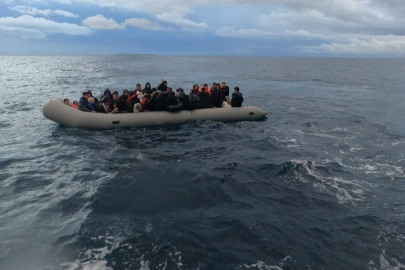 Ayvalık'tan Yunanistan'a geçmeye çalışan 56 düzensiz göçmen yakalandı