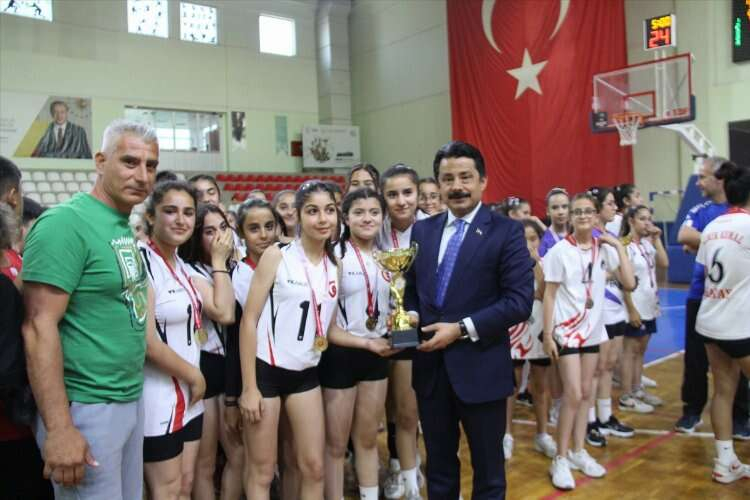 Hatay'da başarılı sporcular ödüllendirildi