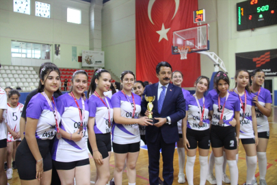 Hatay'da başarılı sporcular ödüllendirildi