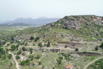 Sillyon Antik Kenti'nde yürütülen kazı çalışmalarında Roma dönemine ait  stadyum gün yüzüne çıkarılıyor