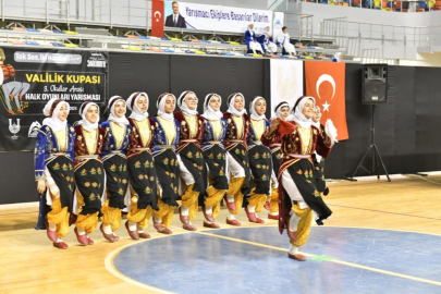 Şanlıurfa'da 3. Okullararası Halk Oyunları Yarışması renkli görüntülere sahne oldu