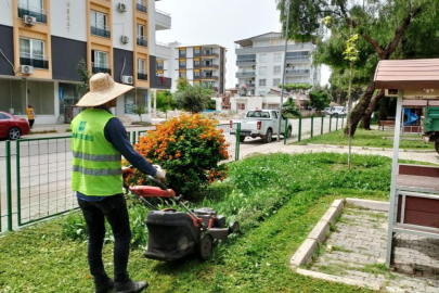 Osmaniye'de parklardan refüjlere her yer temizleniyor