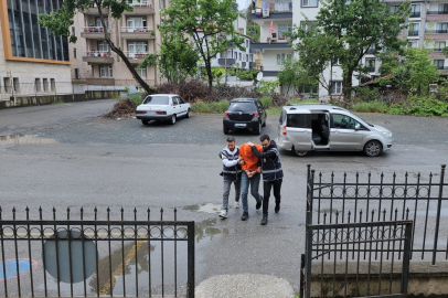 Eski kız arkadaşının sevgilisinin aracına torpil ile bomba düzeneği kuran genç adliyeye sevk edildi