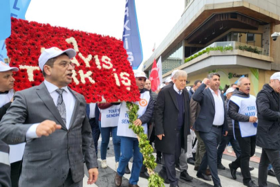 TÜRK-İŞ, 1 Mayıs Emek ve Dayanışma Günü'nde Taksim'de Anma töreni düzenledi