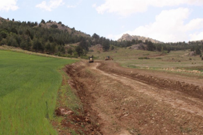 Muhittin Böcek'in seçim sözü yerine geliyor: Yuva mahallesi seki yayla yolu yenileniyor