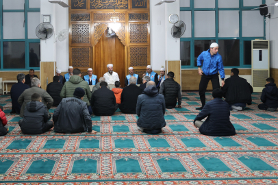 Hatay'da depremlerde aldığı hasarın ardından restore edilen cami ibadete açıldı