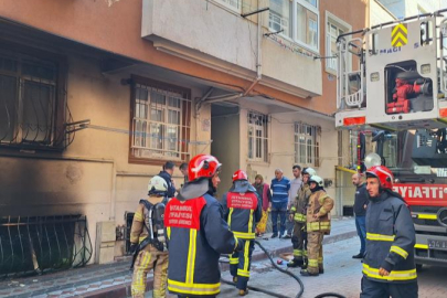 Sultangazi'de yabancı uyruklu ailenin yaşadığı dairede yangın meydana geldi 