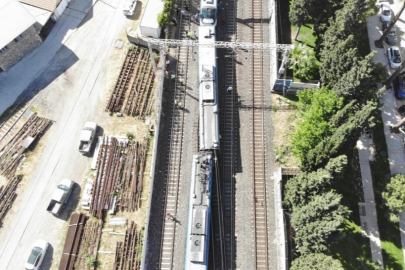 İzmir Konak'ta İZBAN treni raydan çıktı, yolcular acil tahliye edildi