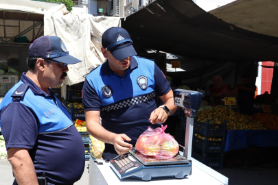 Toroslar'daki semt pazarlarında 'tartı kontrol noktası' kuruldu