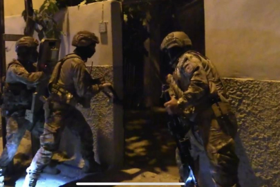 Mersin'de polis operasyonunda  yasa dışı silah ticareti yapan 3 kişi yakalandı