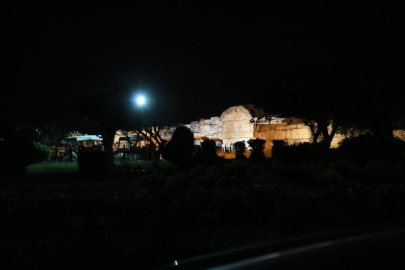 Pamukkale'yi görmek için gelen yabancı turist grubu, 70 yaşındaki kadını unutarak salda gölüne gitti