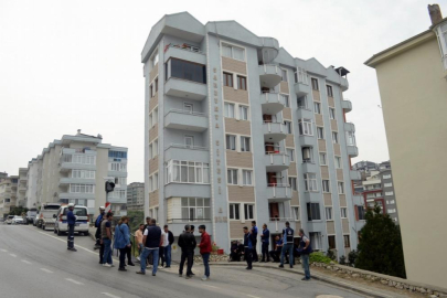 Mudanya'da Sardunya Sitesi'nde dayanıksız binaların yıkımı devam ediyor