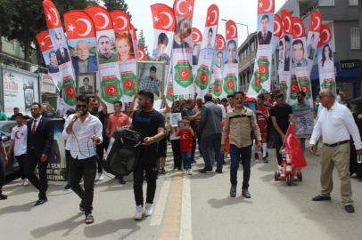 Reyhanlı'da 11 yıl önceki bombalı saldırılarda hayatını kaybedenler törenle anıldı