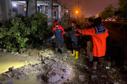 Hatay'da sağanak yağış hayatı olumsuz etkiledi, eğitime ara verildi