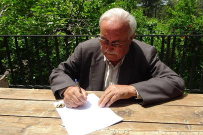 Kozan'da 10 dönemdir görev yapan 75 yaşındaki Muhtar Mehmet Avcı, yeniden seçildi