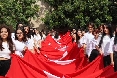 Adana'da 100 metrelik Türk Bayrağı ile yürüyüş yapıldı