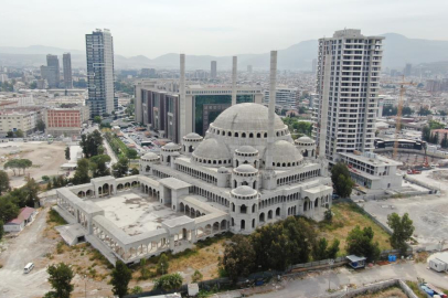 İzmir Konak'taki Nevvar Salih İşgören Ulu Camii inşaatı hala tamamlanamadı