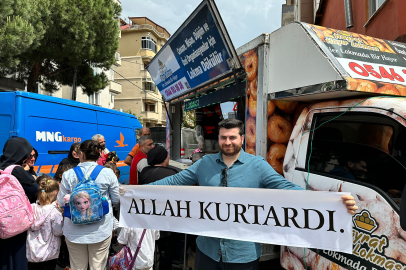 Sevgilisi terk etti, 'Allah kurtardı' pankartıyla lokma dağıttı