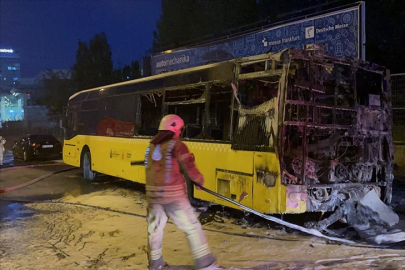 Kağıthane'de İETT otobüsünde çıkan yangın vatandaşları panikletti