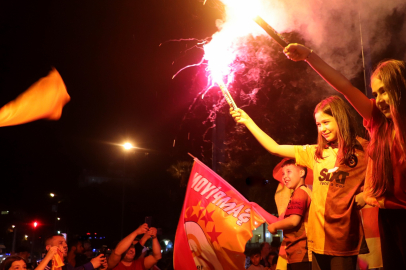 Erzincan’da Galatasaray taraftarları sokaklara indi