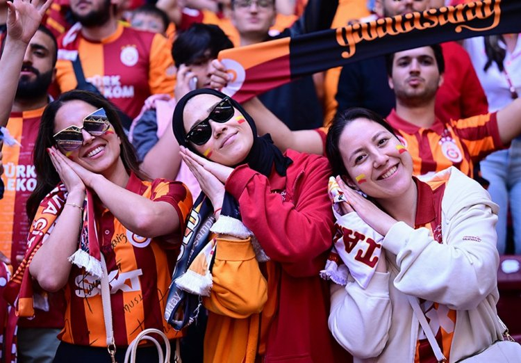 galatasaray kupa töreni