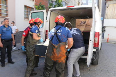 Denizli'de apartmanda kötü koku şikayeti üzerine ölü bulundu, polis soruşturma başlattı