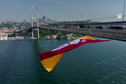  Galatasaray’ın bayrağı 15 Temmuz Şehitler Köprüsü’ne asıldı